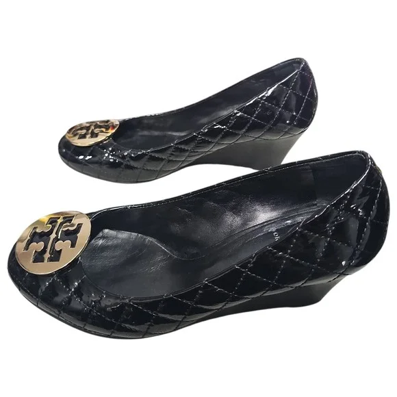 Tory Burch "Quinn" quilted patent leather wedge pump‎ - Picture 4 of 8